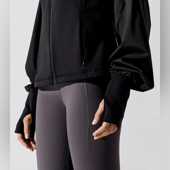SWEATY BETTY Black Power Hybrid Workout Athleisure Jacket. Zipper front. Large. - Picture 10 of 10